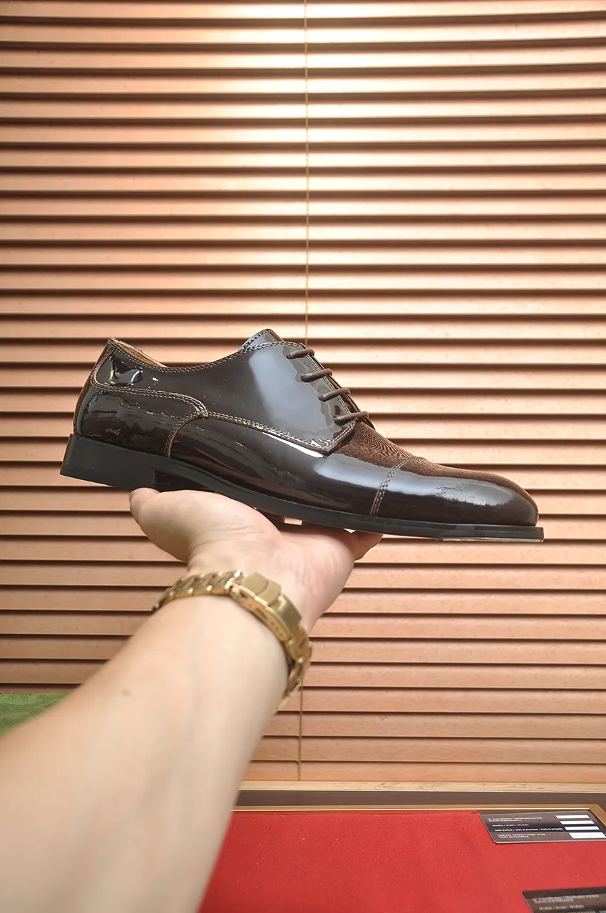 Men's shoes💰660💶 Brand: GUCCI (Gucci) Standard code: Men's code 39/44 (45/46 can be customized) Grade: Same as the official website Original quality Material: Original cowhide Water-dyed cowhide lining Original rubber outsole Style category: Men's fashionable casual leather shoes Distinguished big-name luxury elements top luxury Color: Actual picture